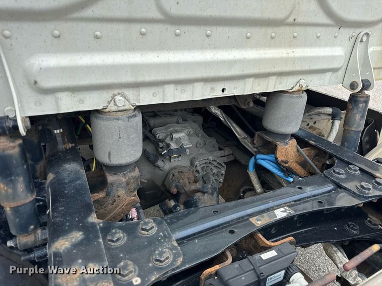 image for item DH9989 2018 Freightliner Cascadia semi truck