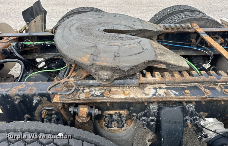 image for item DH9989 2018 Freightliner Cascadia semi truck