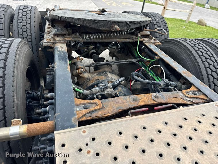 image for item DH9989 2018 Freightliner Cascadia semi truck