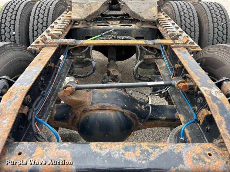 image for item DH9989 2018 Freightliner Cascadia semi truck