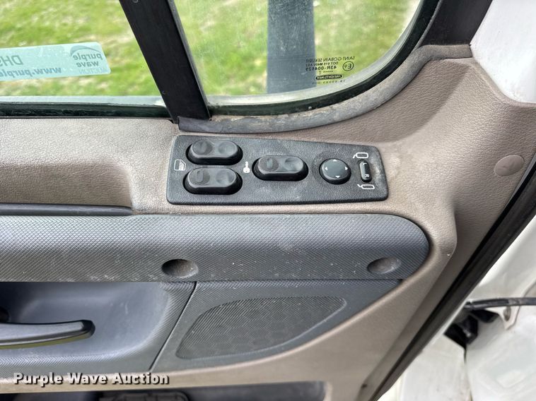 image for item DH9989 2018 Freightliner Cascadia semi truck