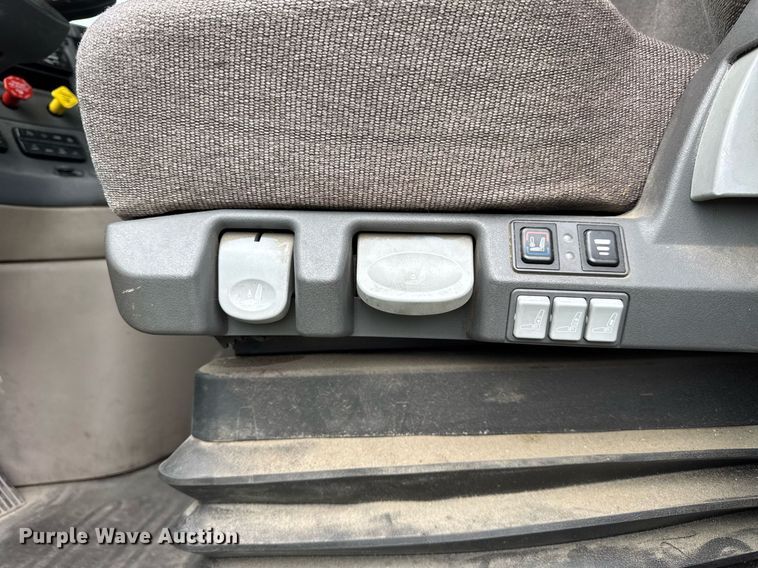 image for item DH9989 2018 Freightliner Cascadia semi truck