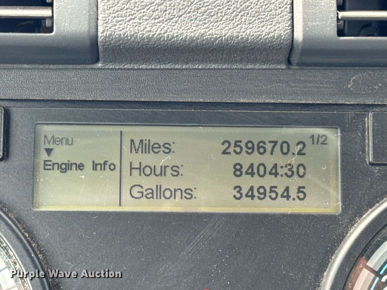 image for item DH9989 2018 Freightliner Cascadia semi truck