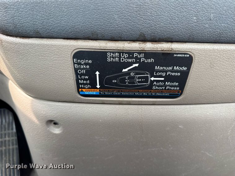 image for item DH9989 2018 Freightliner Cascadia semi truck