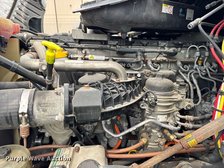 image for item DH9989 2018 Freightliner Cascadia semi truck