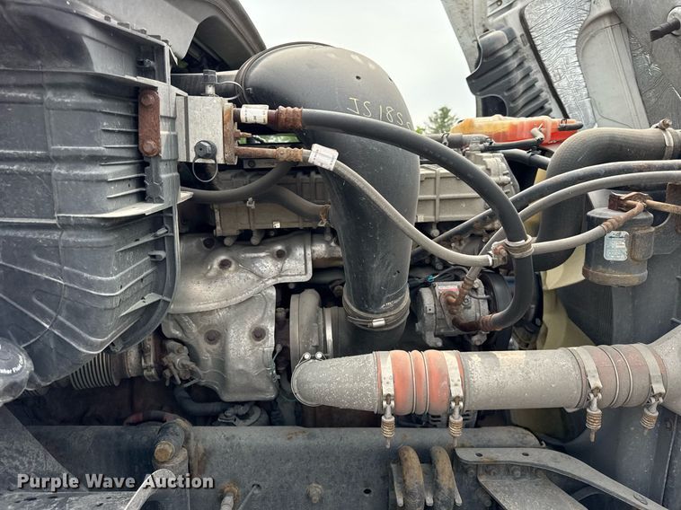 image for item DH9989 2018 Freightliner Cascadia semi truck