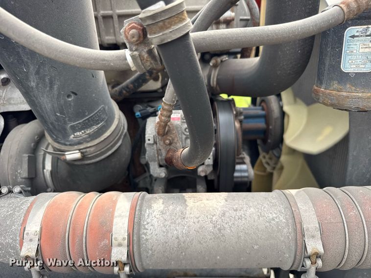 image for item DH9989 2018 Freightliner Cascadia semi truck