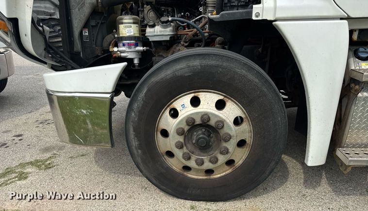 image for item DH9989 2018 Freightliner Cascadia semi truck