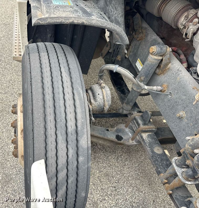 image for item DH9989 2018 Freightliner Cascadia semi truck