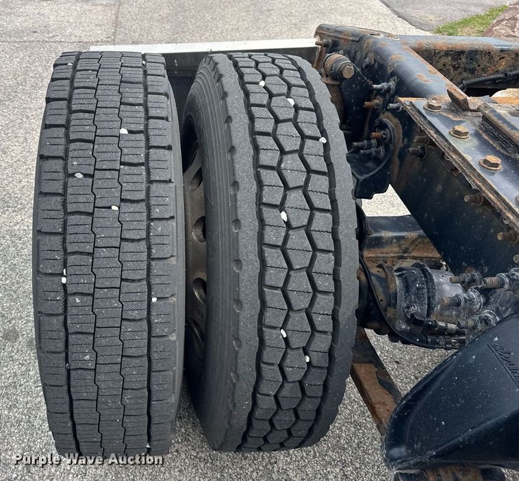 image for item DH9989 2018 Freightliner Cascadia semi truck