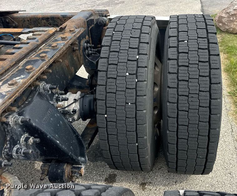 image for item DH9989 2018 Freightliner Cascadia semi truck