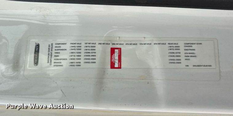 image for item DH9989 2018 Freightliner Cascadia semi truck