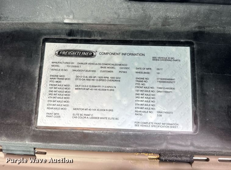 image for item DH9989 2018 Freightliner Cascadia semi truck