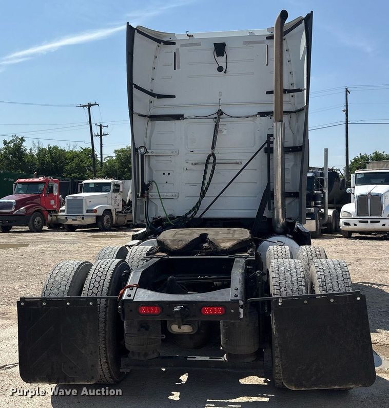 image for item DM1911 2013 Volvo VNL semi truck