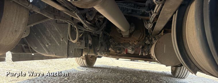 image for item DM1911 2013 Volvo VNL semi truck