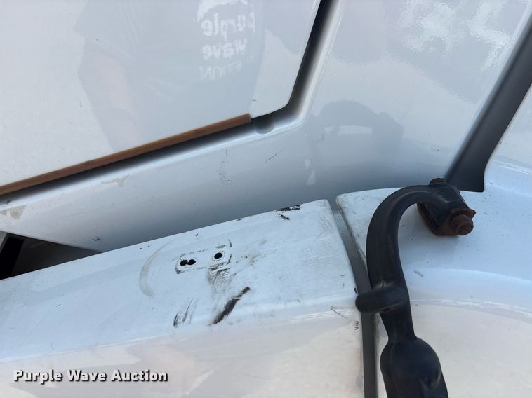 image for item DM1911 2013 Volvo VNL semi truck