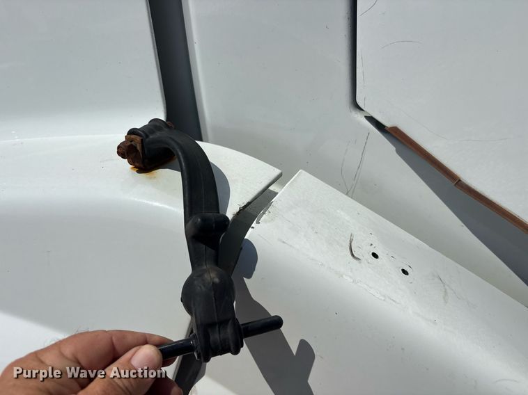 image for item DM1911 2013 Volvo VNL semi truck