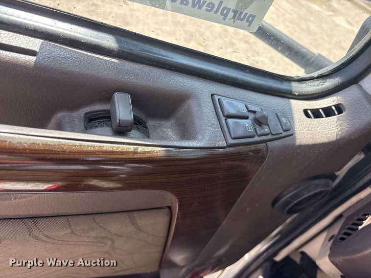 image for item DM1911 2013 Volvo VNL semi truck