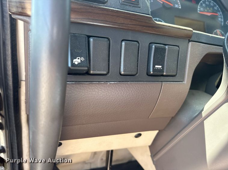 image for item DM1911 2013 Volvo VNL semi truck