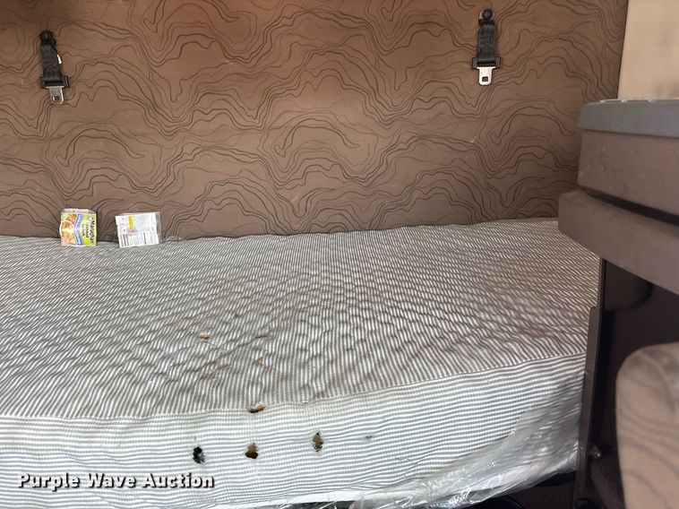 image for item DM1911 2013 Volvo VNL semi truck