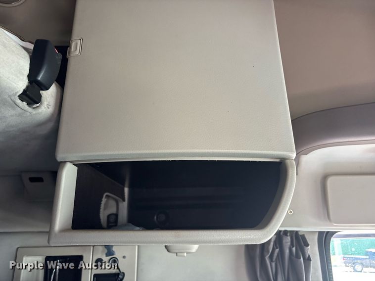 image for item DM1911 2013 Volvo VNL semi truck