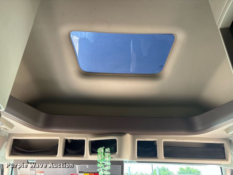 image for item DM1911 2013 Volvo VNL semi truck