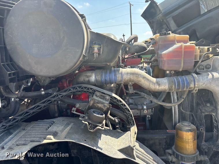 image for item DM1911 2013 Volvo VNL semi truck