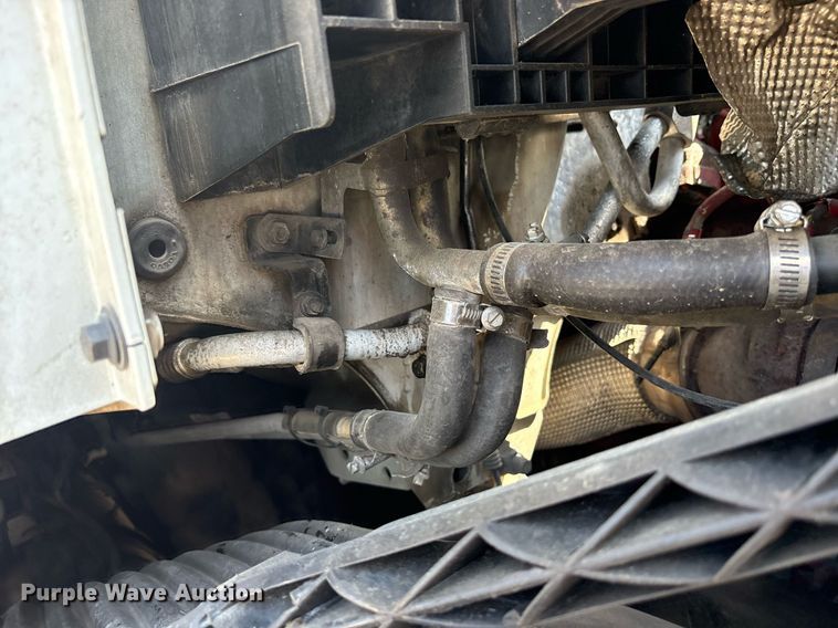 image for item DM1911 2013 Volvo VNL semi truck