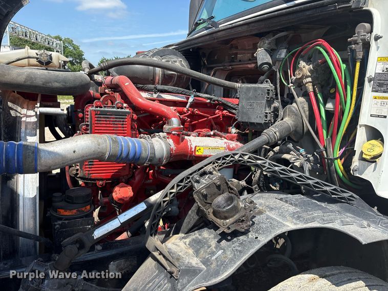 image for item DM1911 2013 Volvo VNL semi truck