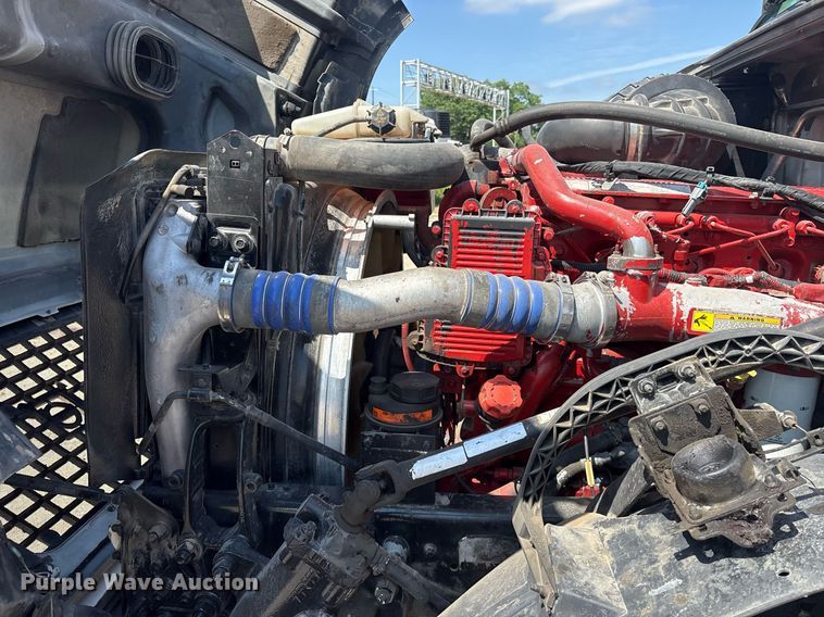 image for item DM1911 2013 Volvo VNL semi truck