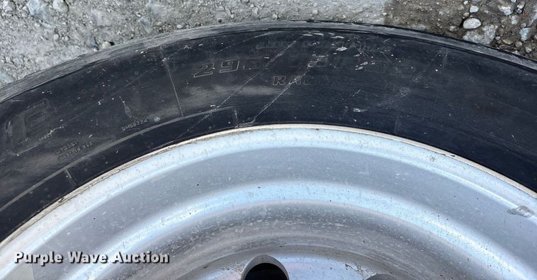 image for item DM1911 2013 Volvo VNL semi truck