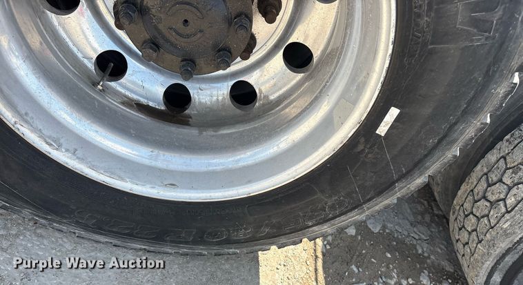 image for item DM1911 2013 Volvo VNL semi truck