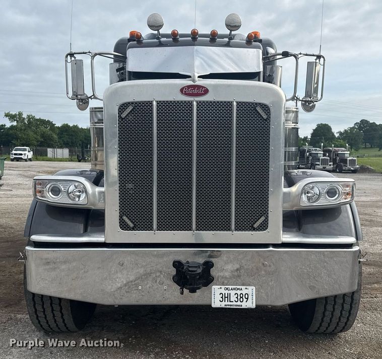 image for item DM5745 2023 Peterbilt 389 semi truck