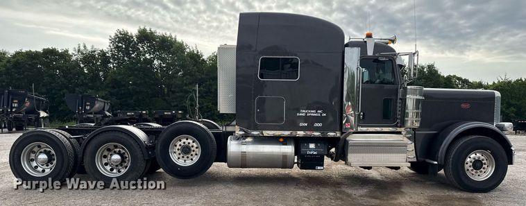 image for item DM5745 2023 Peterbilt 389 semi truck