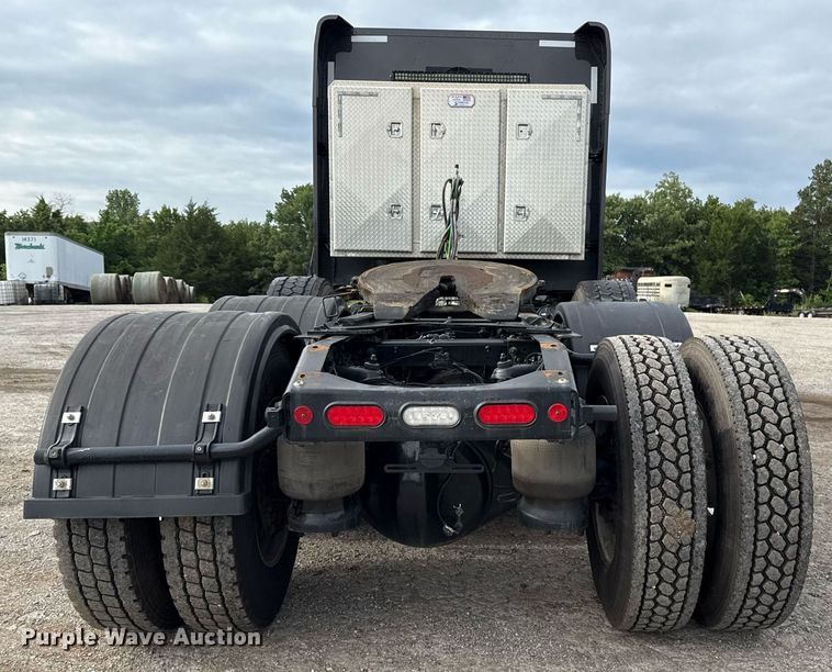 image for item DM5745 2023 Peterbilt 389 semi truck