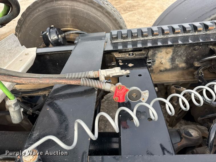 image for item DM5745 2023 Peterbilt 389 semi truck