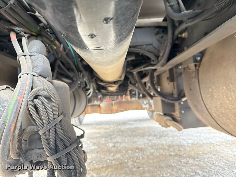 image for item DM5745 2023 Peterbilt 389 semi truck