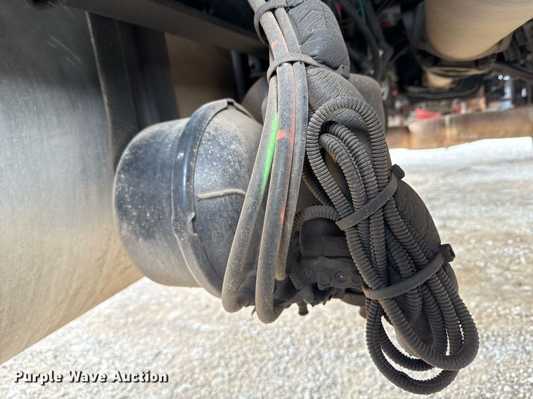 image for item DM5745 2023 Peterbilt 389 semi truck