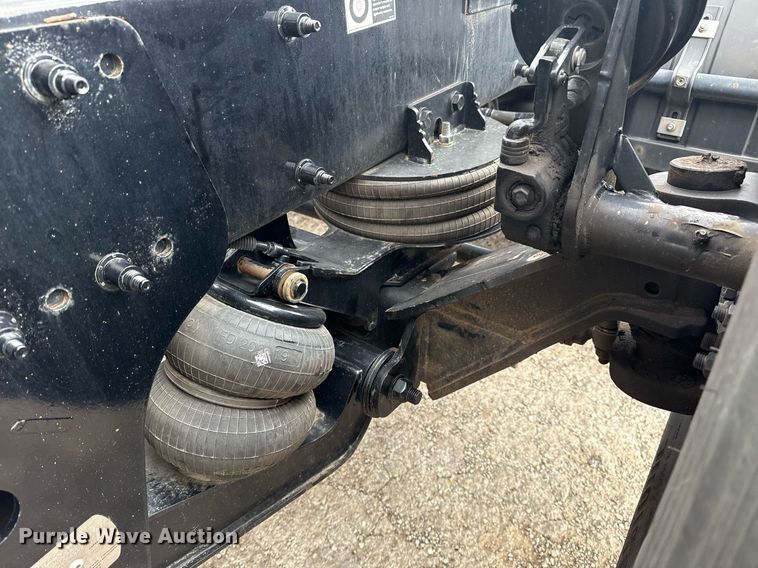 image for item DM5745 2023 Peterbilt 389 semi truck