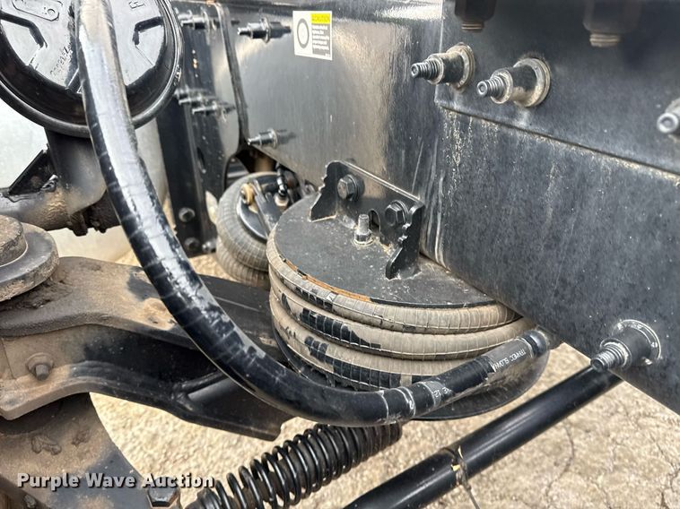 image for item DM5745 2023 Peterbilt 389 semi truck