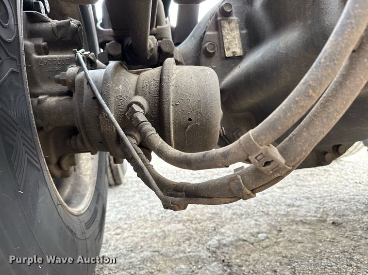 image for item DM5745 2023 Peterbilt 389 semi truck