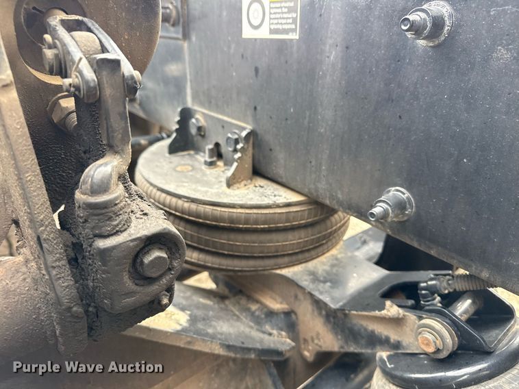 image for item DM5745 2023 Peterbilt 389 semi truck