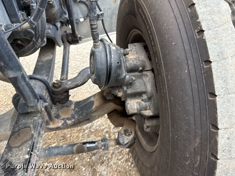 image for item DM5745 2023 Peterbilt 389 semi truck