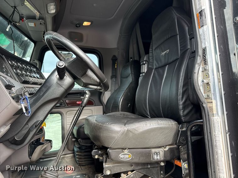 image for item DM5745 2023 Peterbilt 389 semi truck