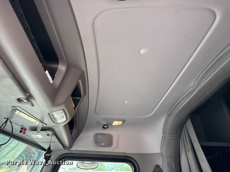 image for item DM5745 2023 Peterbilt 389 semi truck