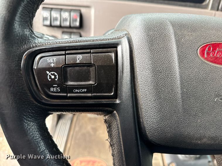 image for item DM5745 2023 Peterbilt 389 semi truck