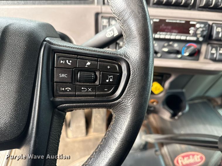 image for item DM5745 2023 Peterbilt 389 semi truck