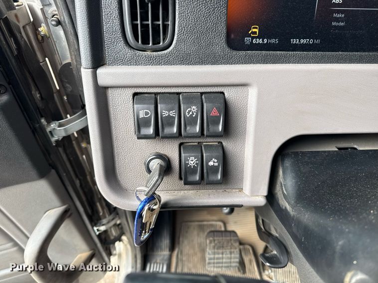 image for item DM5745 2023 Peterbilt 389 semi truck