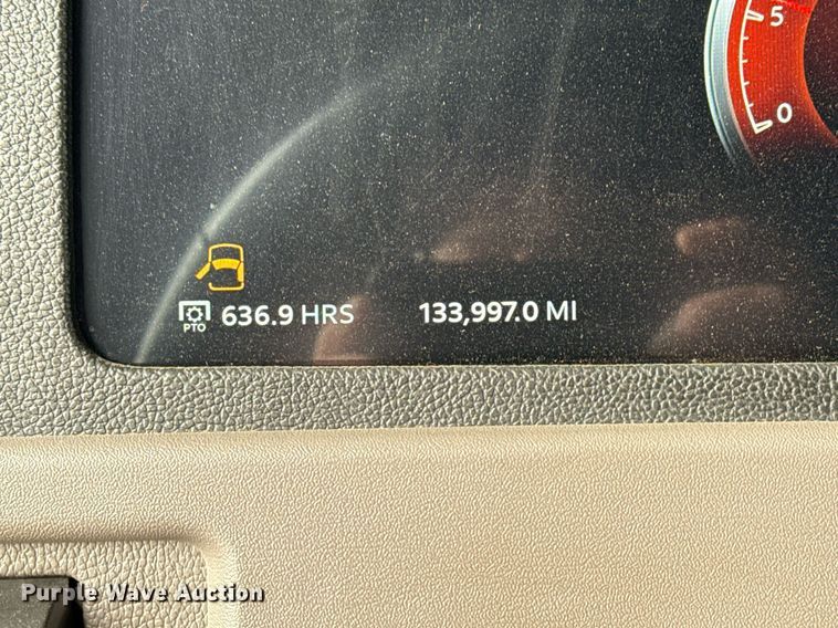 image for item DM5745 2023 Peterbilt 389 semi truck