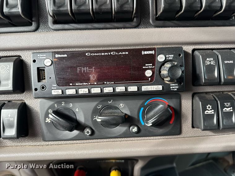 image for item DM5745 2023 Peterbilt 389 semi truck